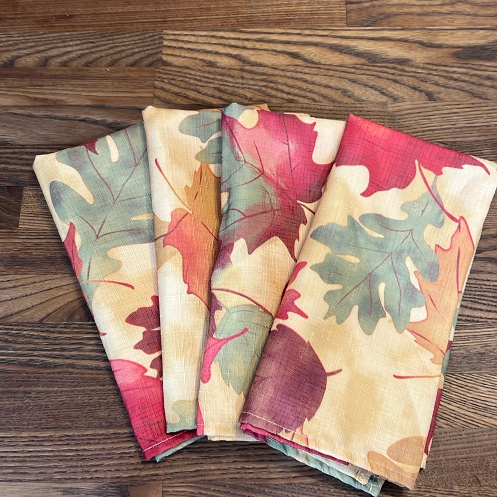 🍁 Cozy Up Your Table with These Leafy Beauties 🍁